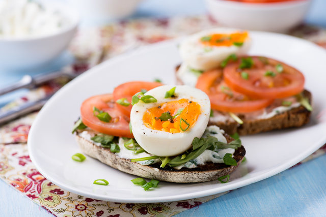 Rye toast sandwiches with egg, tomato and soft cheese