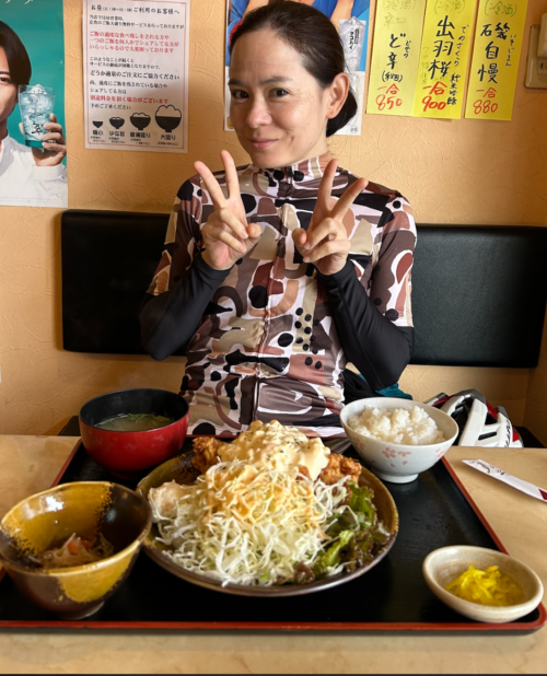 爆食デーは揚げ物やご飯大盛りも解禁!仲間と食べる食事がダイエット中の楽しみ